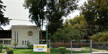 LE DAN CUELLO A GONZÁLEZ VARGAS, CATEDRÁTICO DE LA FACULTAD DE MEDICINA DE LA UAEM