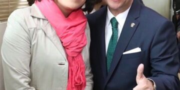 Piden destitución de directora de la UAEM por agresiones físicas a alumna.