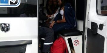 Se cae plafón en facultad de la UAEM y lesiona a estudiantes