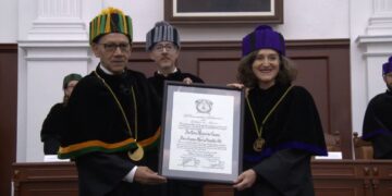 Hermosa casualidad: la nueva Honoris Causa de la UAEM también fue directora de tesis de Doctorado de Barrera Baca