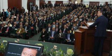 Niega UAEM haber condecorado a César Camacho Quiroz