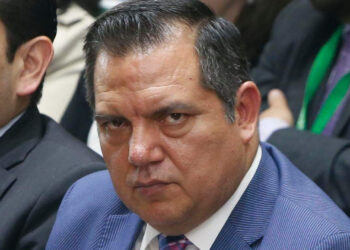 En resumen, Jorge Rogelio Zenteno Domínguez pudo estar incurriendo en faltas administrativas graves como omisión en el ejercicio de funciones, negligencia, falta de transparencia y rendición de cuentas, e incumplimiento de obligaciones legales.