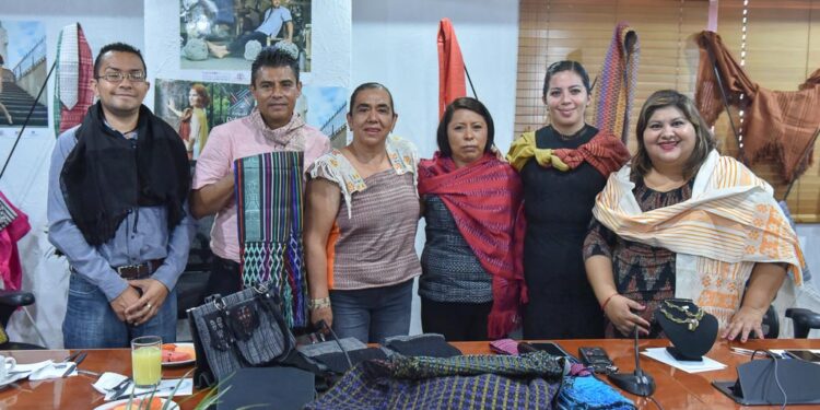 Buscan rescatar el valor tradicional del rebozo en Tenancingo