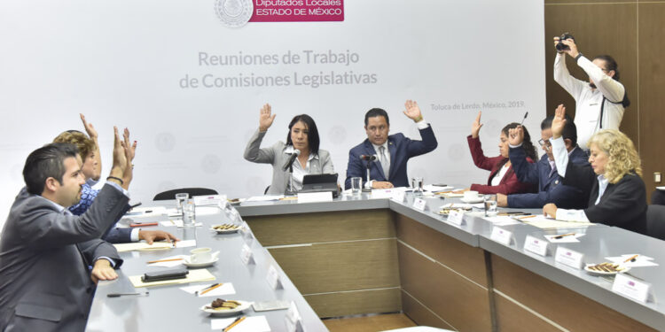 Analizan legisladores iniciativa para municipalizar el servicio de grúas