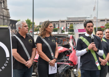 Mayores sanciones a quien cause accidentes vehiculares por usar el teléfono, propone José Couttolenc