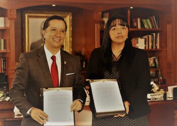 Ex directora de la FCPyS e investigador involucrados en pago indebido de 9.5 millones