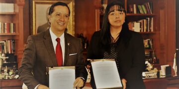 Ex directora de la FCPyS e investigador involucrados en pago indebido de 9.5 millones