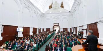 El rector entregó nombramientos de definitividad a 117 Profesores