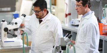 Estudiantes y académicos de la UAEM ganan Premio de la Asociación Mexicana de Farmacovigilancia