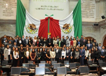 Que jóvenes universitarios asuman su responsabilidad como factores de cambio social