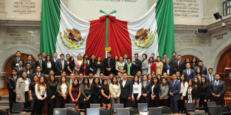 Que jóvenes universitarios asuman su responsabilidad como factores de cambio social