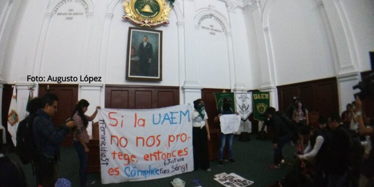 TOMAN RECTORÍA DE LA UAEM POR FEMINICIDIO