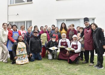 OFRECE UAS TALLER DE COCINA SALUDABLE   Y SESIÓN DE RISOTERAPIA