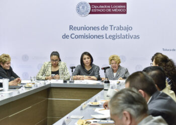 Defensores municipales de derechos humanos con título y experiencia