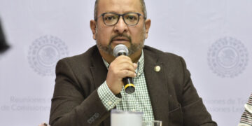 Establecimientos deben desalentar el uso de popotes, aprueban comisiones