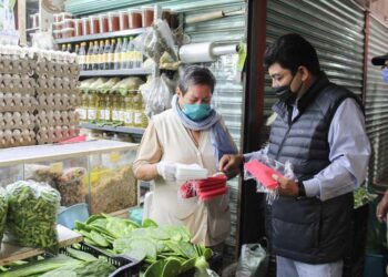 Vecinos de Texcoco recibieron cubrebocas