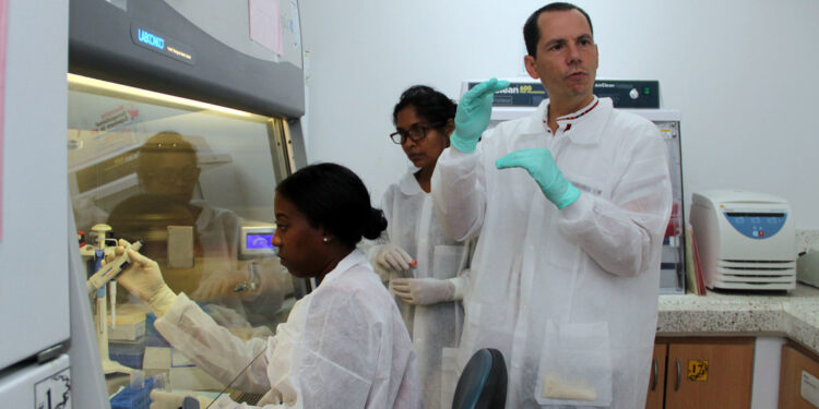 El despliegue de vacunas más rápido de la historia, la meta de una nueva alianza mundial contra el coronavirus