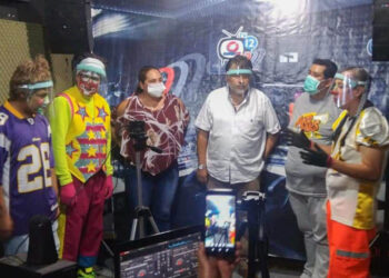 Rosa María Pineda apoya a vecinos de Neza afectados por pandemia