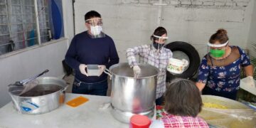 Brindan alimentos gratuitos en Naucalpan