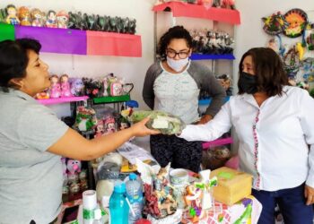 Apoyan con alimentos a afectados por pandemia