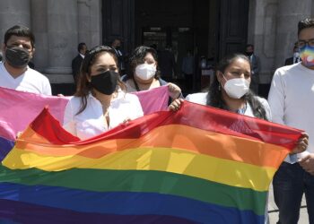 Hasta 3 años de prisión a quien obligue a otra persona a recibir terapias de conversión sexual