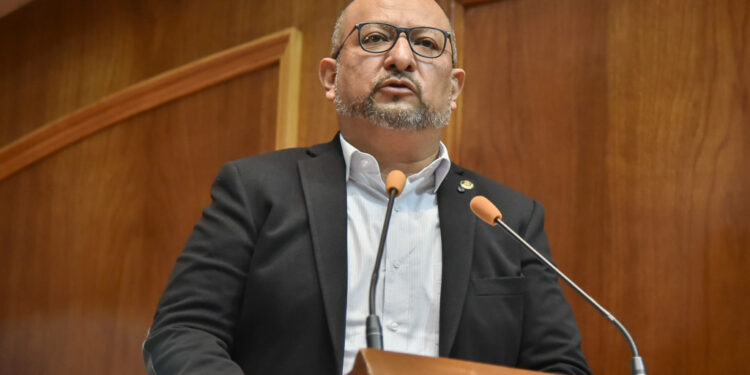 Denuncia Max Correa represalias en contra del activista José Humbertus Pérez Espinoza