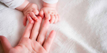 Proponen hasta 45 días de permiso por paternidad para promover la equidad laboral