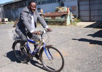 Proponen privilegiar transporte masivo y uso de bicicletas en asentamientos urbanos