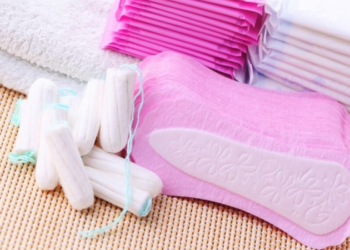 Buscan que se den productos de gestión menstrual gratuitos en escuelas