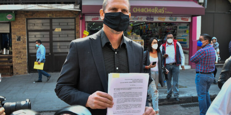 Recibe Congreso petición de Amnistía respaldada por Bryan LeBaron