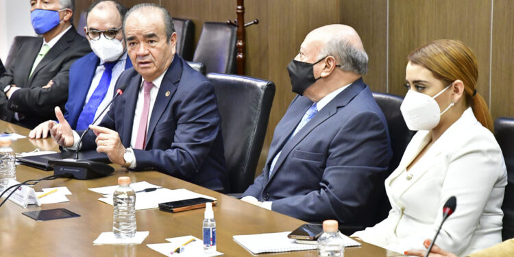 Llama Maurilio Hernández a consolidar la nueva Constitución de Edomex