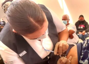 Vacunas anti Covid-19 para reducir gravedad en  jóvenes