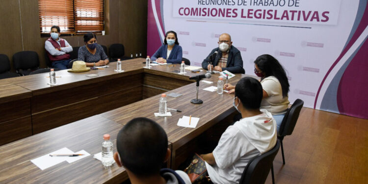 La Comisión de Amnistía se reunió con mujeres que mantienen una huelga de hambre