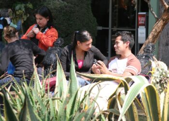 Fundamental dialogar sobre salud sexual con las juventudes