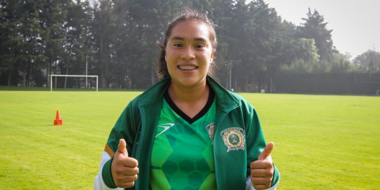 Edna Perea Araujo, goleadora de la UAEM invitada a jugar en Armenia
