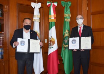 Donan componentes para nanosatélite a la UAEM