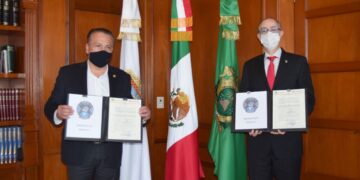 Donan componentes para nanosatélite a la UAEM