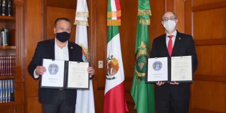 Donan componentes para nanosatélite a la UAEM