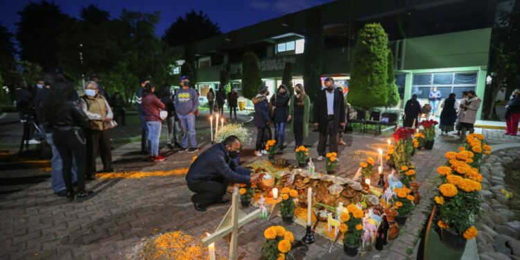 Ante la pandemia, ofrendas de Día de Muertos se convirtieron en la expresión de los mexicanos para despedir a sus difuntos