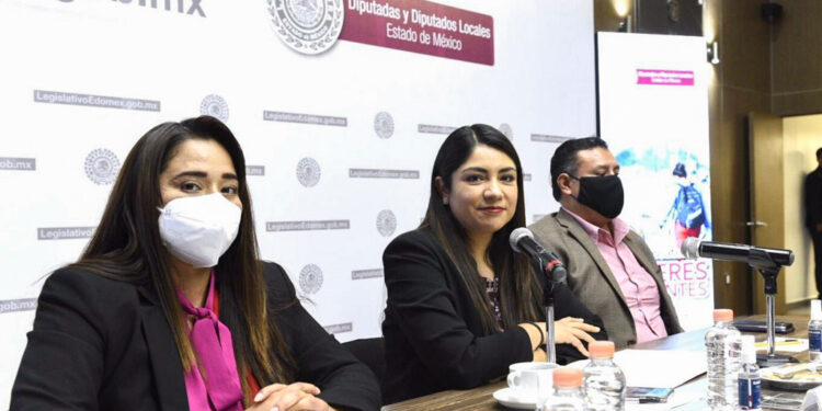 Analizan propuestas para fortalecer la atención a mujeres migrantes