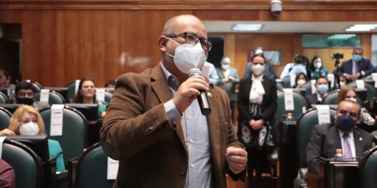 10 hospitales en obra negra