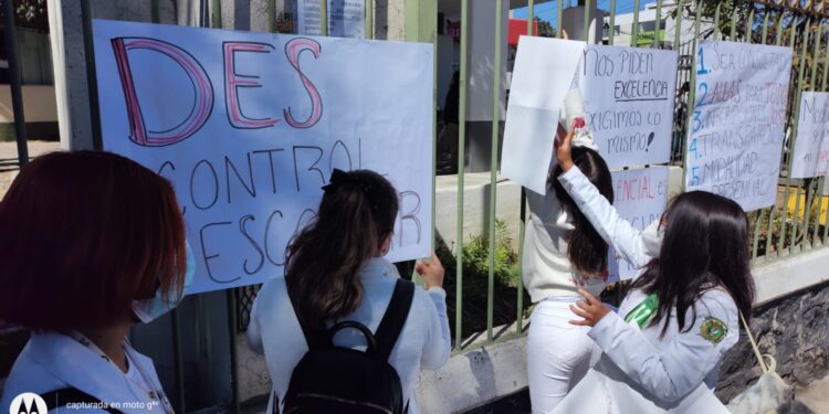 Estudiantes agradecen a autoridades, pero no a consejeros universitarios