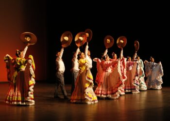Licenciatura en Danza de la UAEMéx en el Teatro Morelos