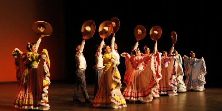 Licenciatura en Danza de la UAEMéx en el Teatro Morelos