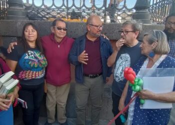 Lo que hacemos es combinar la infraestructura de lectura -Librobús, venta de libros a buen precio y difusión de ediciones- con movimiento social