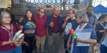 Lo que hacemos es combinar la infraestructura de lectura -Librobús, venta de libros a buen precio y difusión de ediciones- con movimiento social