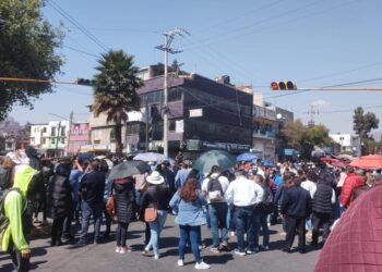 Miles de maestros del SNTE realizan bloqueos por hostigamiento, amenazas y despidos a docentes que no apoyan al PRI