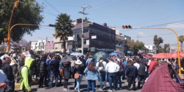 Miles de maestros del SNTE realizan bloqueos por hostigamiento, amenazas y despidos a docentes que no apoyan al PRI