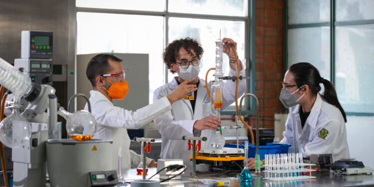 Consolidan redes de investigación en beneficio de la sociedad