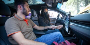 Expertos de Ford ofrecieron pláticas y talleres de manejo a estudiantes de la Autónoma mexiquense